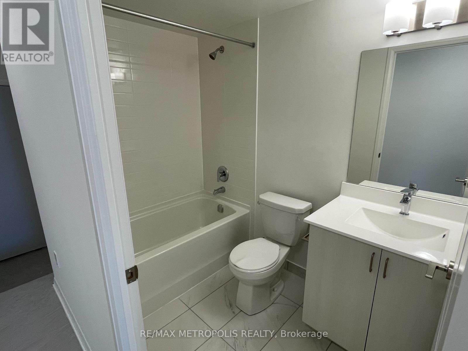 Th02 - 325 Yorkland Boulevard, Toronto, ON - Indoor Photo Showing Bathroom