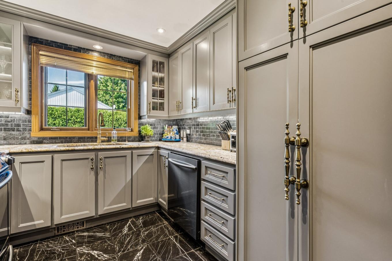 Cuisine - 3125 Rue Cherrier, Montréal (L'Île-Bizard/Sainte-Geneviève), QC - Indoor Photo Showing Kitchen With Upgraded Kitchen