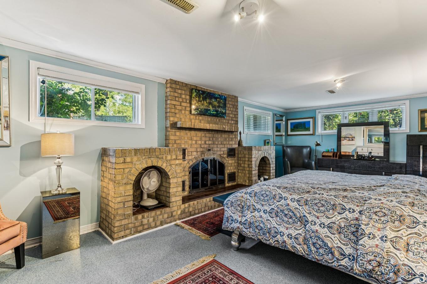 Chambre à coucher - 3125 Rue Cherrier, Montréal (L'Île-Bizard/Sainte-Geneviève), QC - Indoor Photo Showing Bedroom With Fireplace