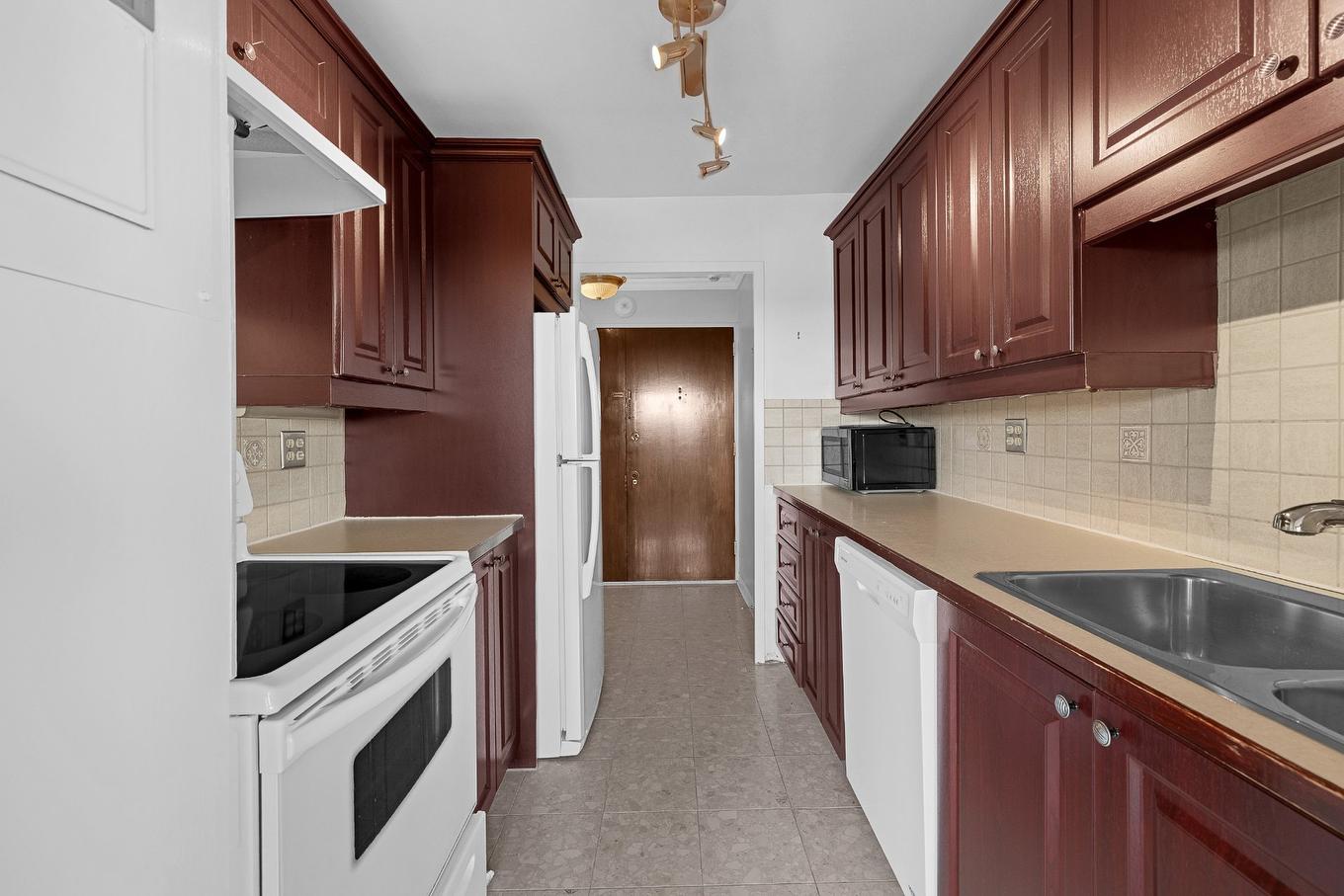 Kitchen - 807-5700 Boul. Cavendish, Côte-Saint-Luc, QC - Indoor Photo Showing Kitchen