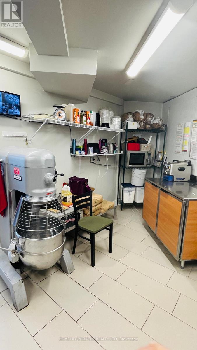 3 - 230-232 Kent Street W, Kawartha Lakes, ON