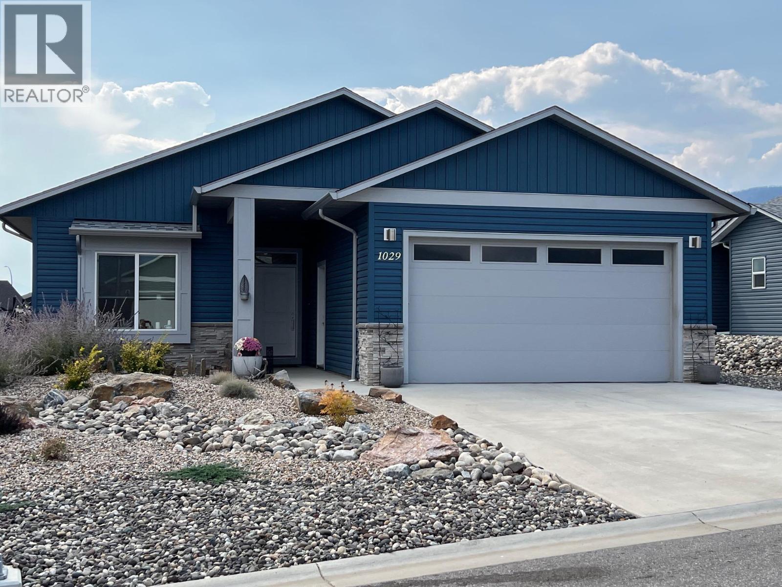 1029 10Th Avenue, Vernon, BC - Outdoor