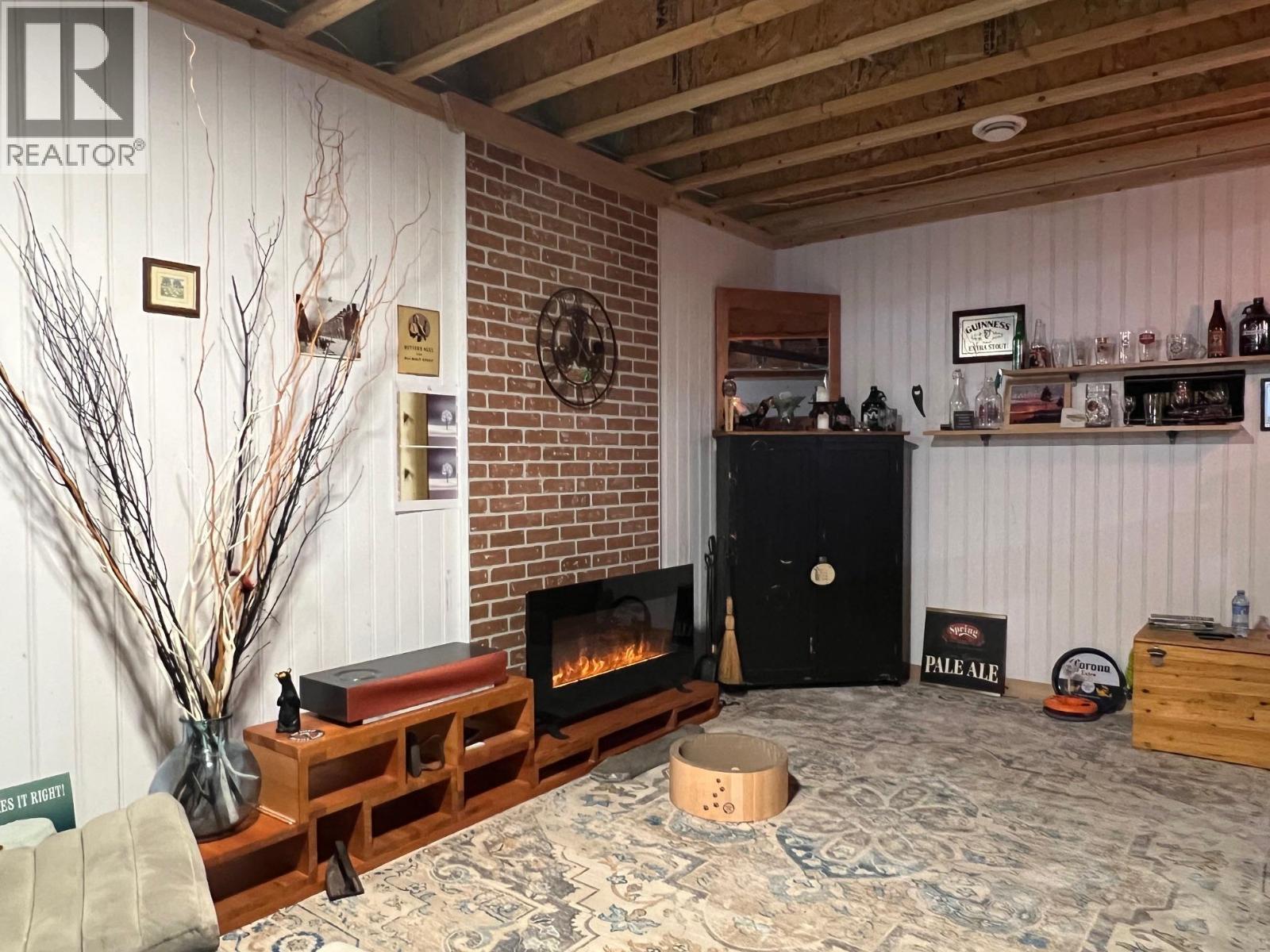 1029 10Th Avenue, Vernon, BC - Indoor With Fireplace