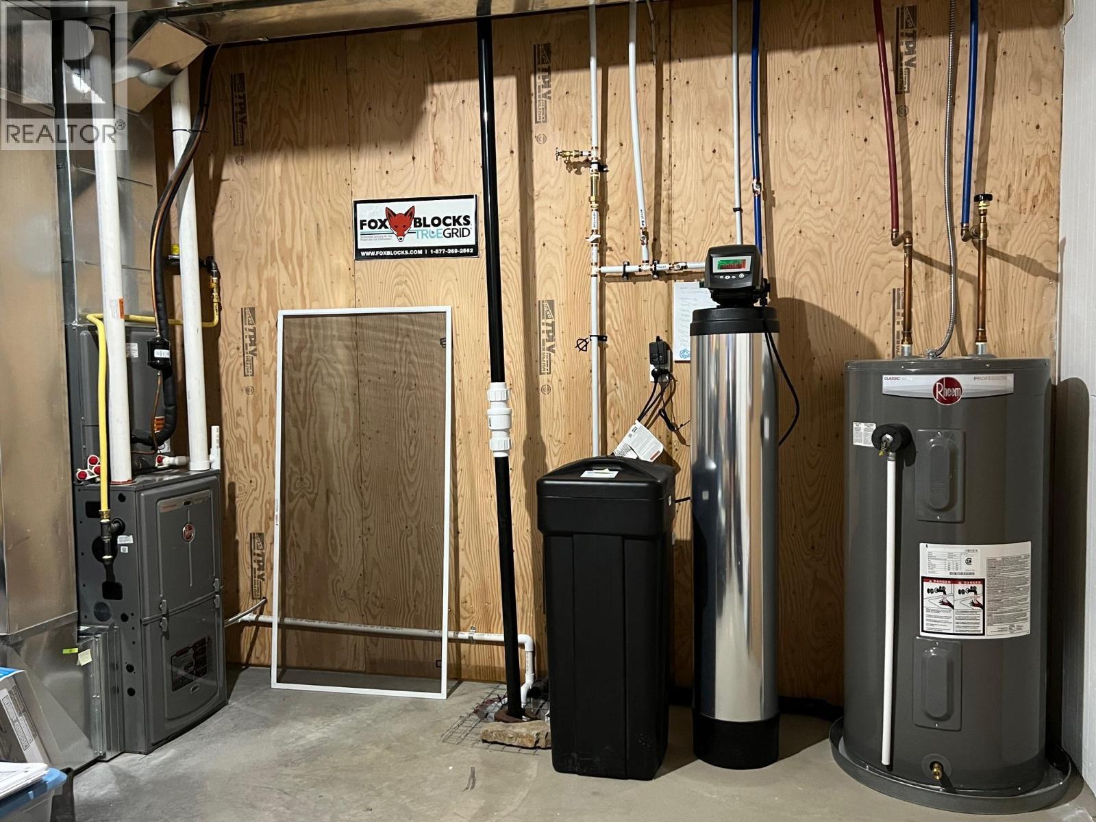 1029 10Th Avenue, Vernon, BC - Indoor Photo Showing Basement