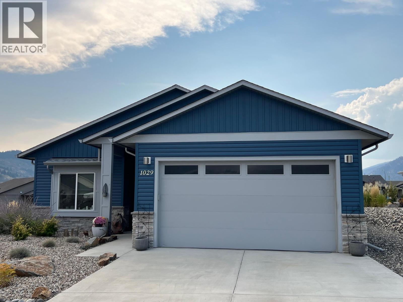 1029 10Th Avenue, Vernon, BC - Outdoor