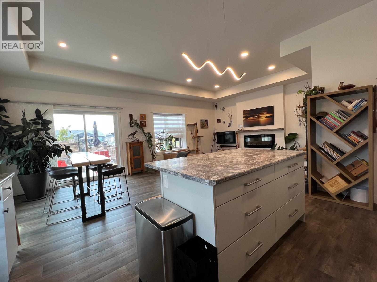 1029 10Th Avenue, Vernon, BC - Indoor Photo Showing Kitchen
