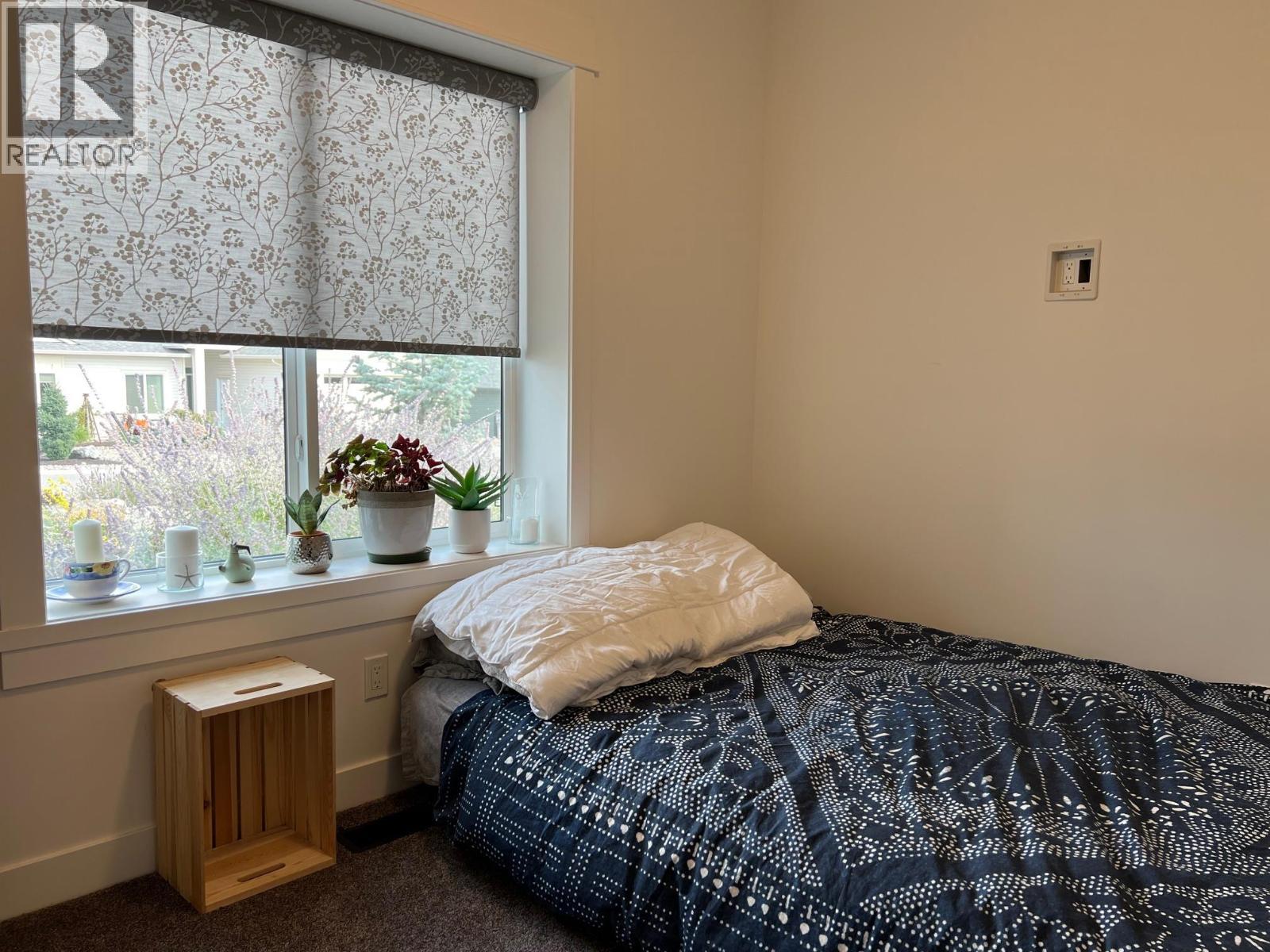 1029 10Th Avenue, Vernon, BC - Indoor Photo Showing Bedroom