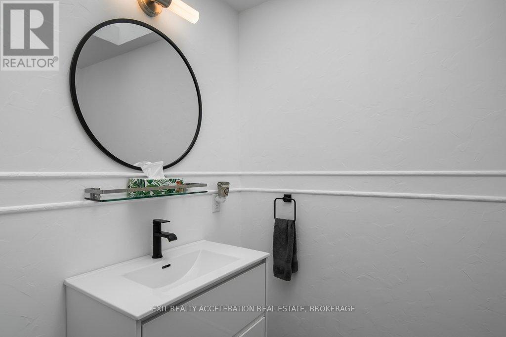 252 Bridge Street W, Greater Napanee (Greater Napanee), ON - Indoor Photo Showing Bathroom