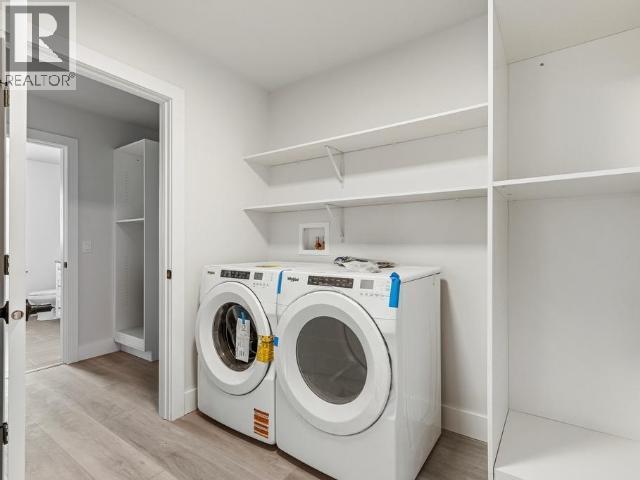 189 Witch Hazel Drive, Whitehorse, YT - Indoor Photo Showing Laundry Room