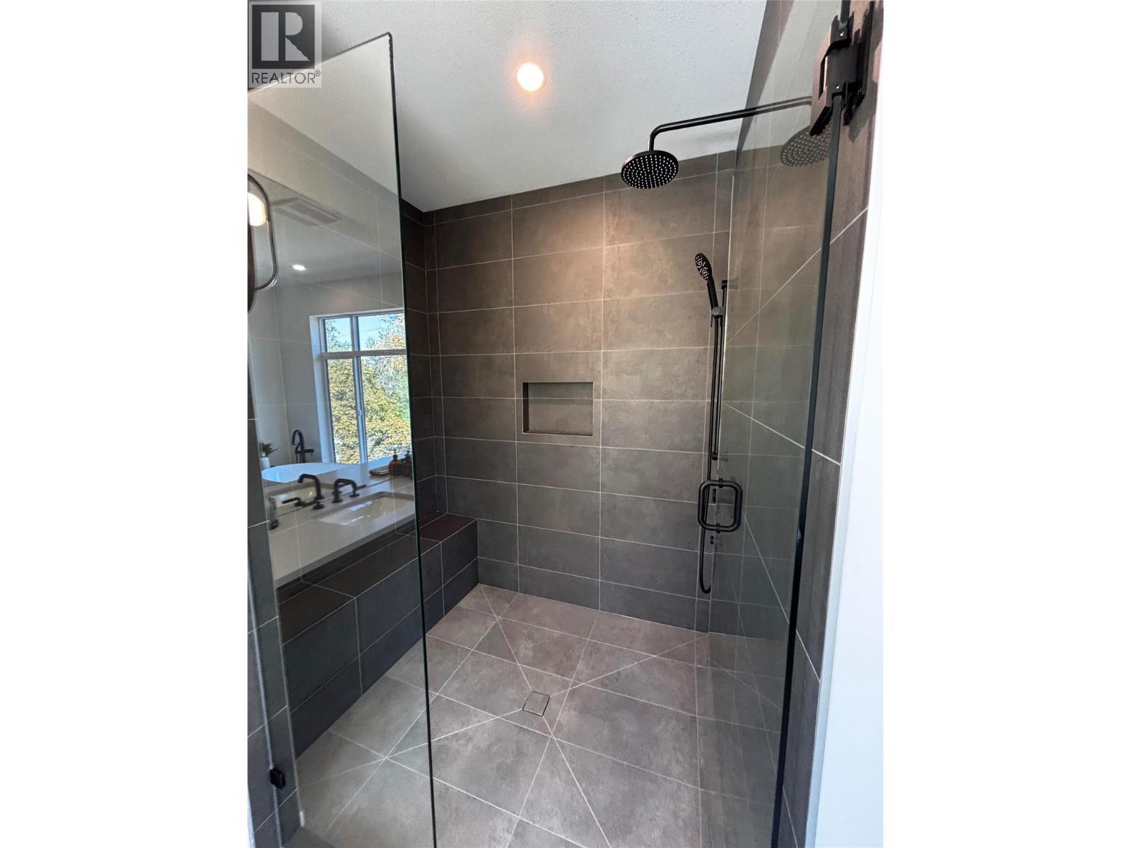 7920 Kidston Road Unit# 11, Coldstream, BC - Indoor Photo Showing Bathroom