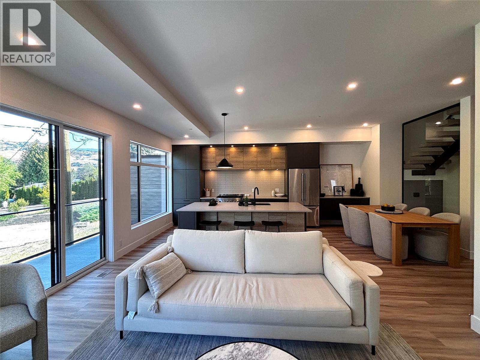 7920 Kidston Road Unit# 11, Coldstream, BC - Indoor Photo Showing Living Room
