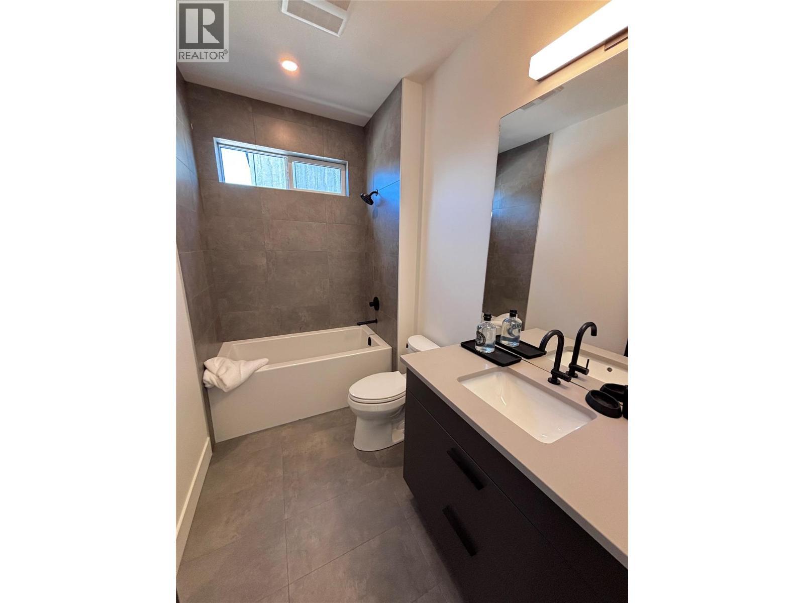 7920 Kidston Road Unit# 9, Coldstream, BC - Indoor Photo Showing Bathroom