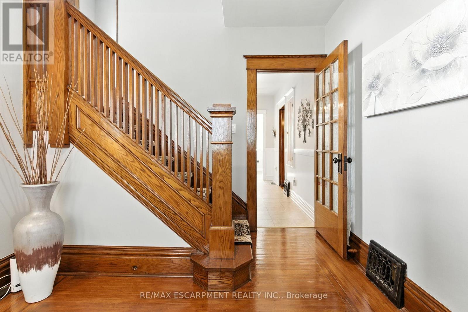 908 Highway 8, Hamilton, ON - Indoor Photo Showing Other Room