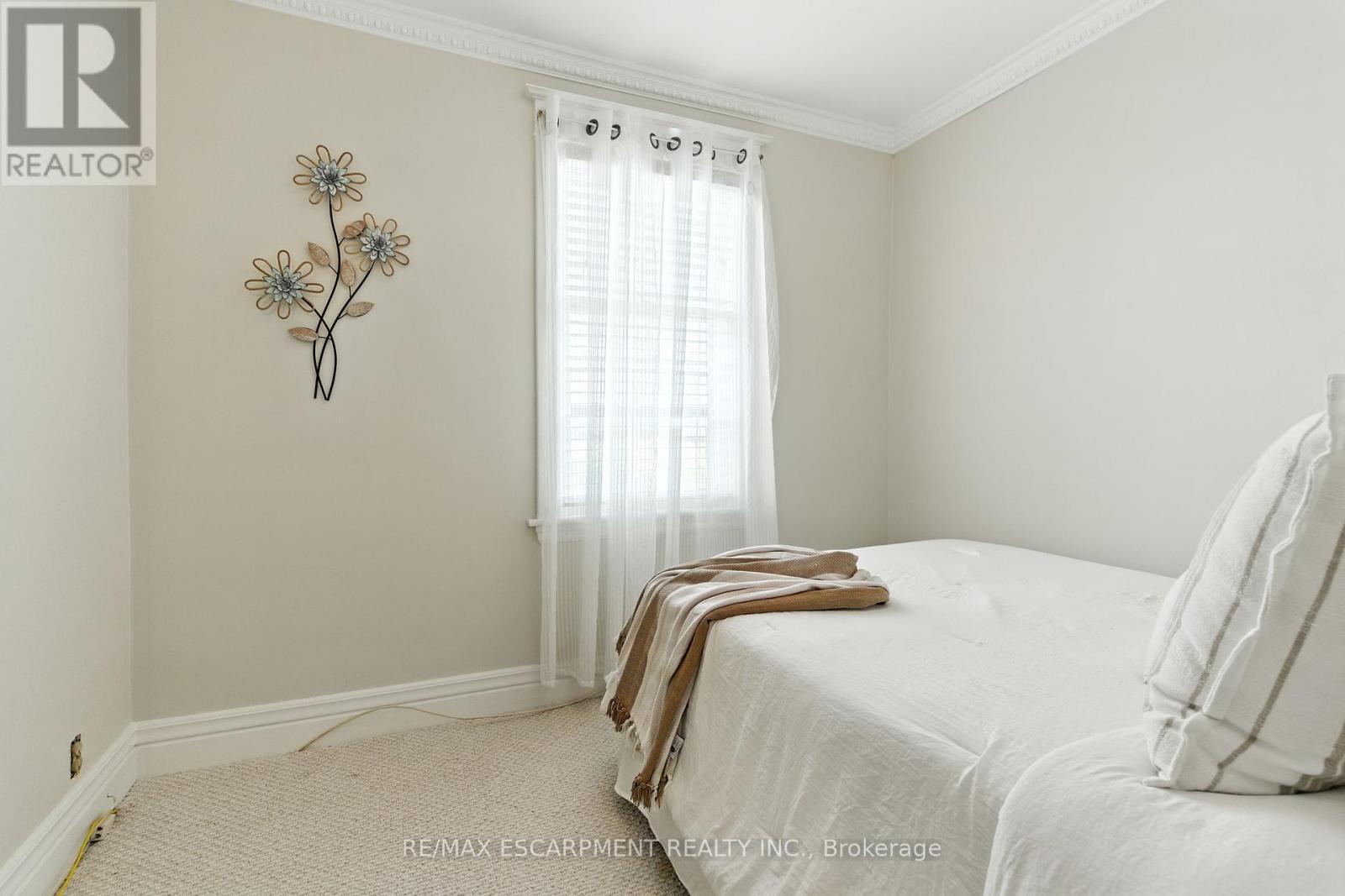 908 Highway 8, Hamilton, ON - Indoor Photo Showing Bedroom