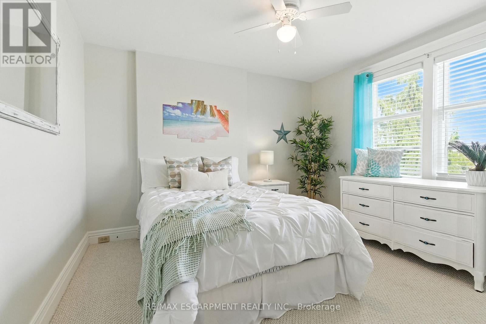 908 Highway 8, Hamilton, ON - Indoor Photo Showing Bedroom