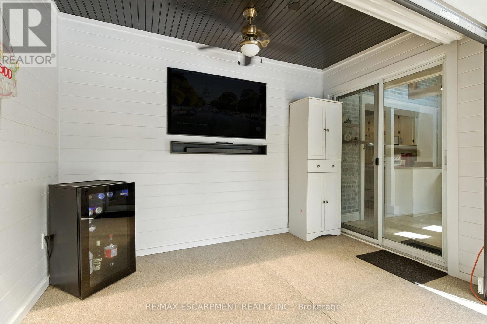 908 Highway 8, Hamilton, ON - With Exterior