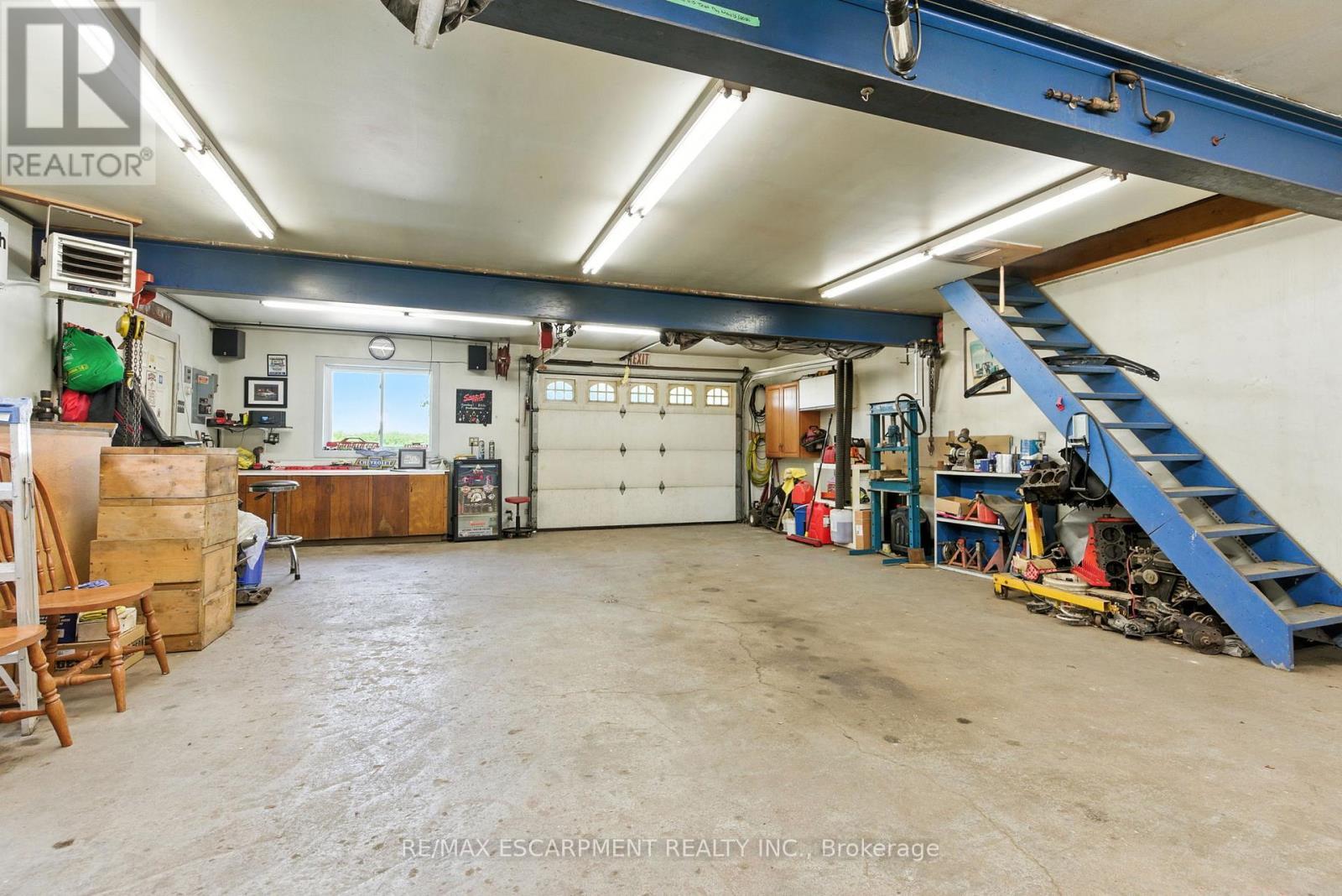 908 Highway 8, Hamilton, ON - Indoor Photo Showing Garage