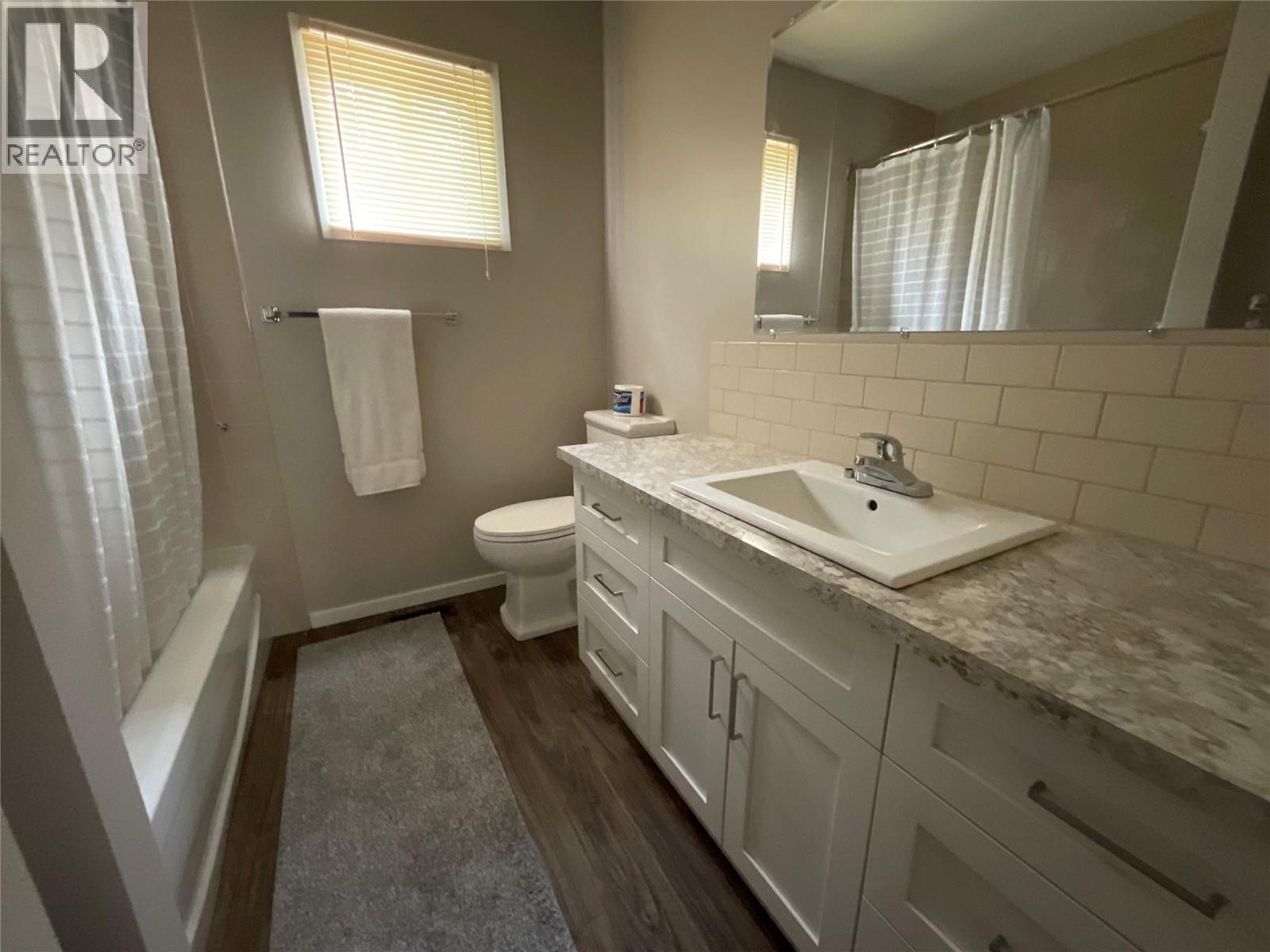 64 Merrick Place, Tumbler Ridge, BC - Indoor Photo Showing Bathroom