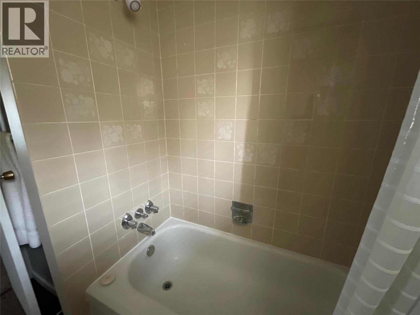 64 Merrick Place, Tumbler Ridge, BC - Indoor Photo Showing Bathroom