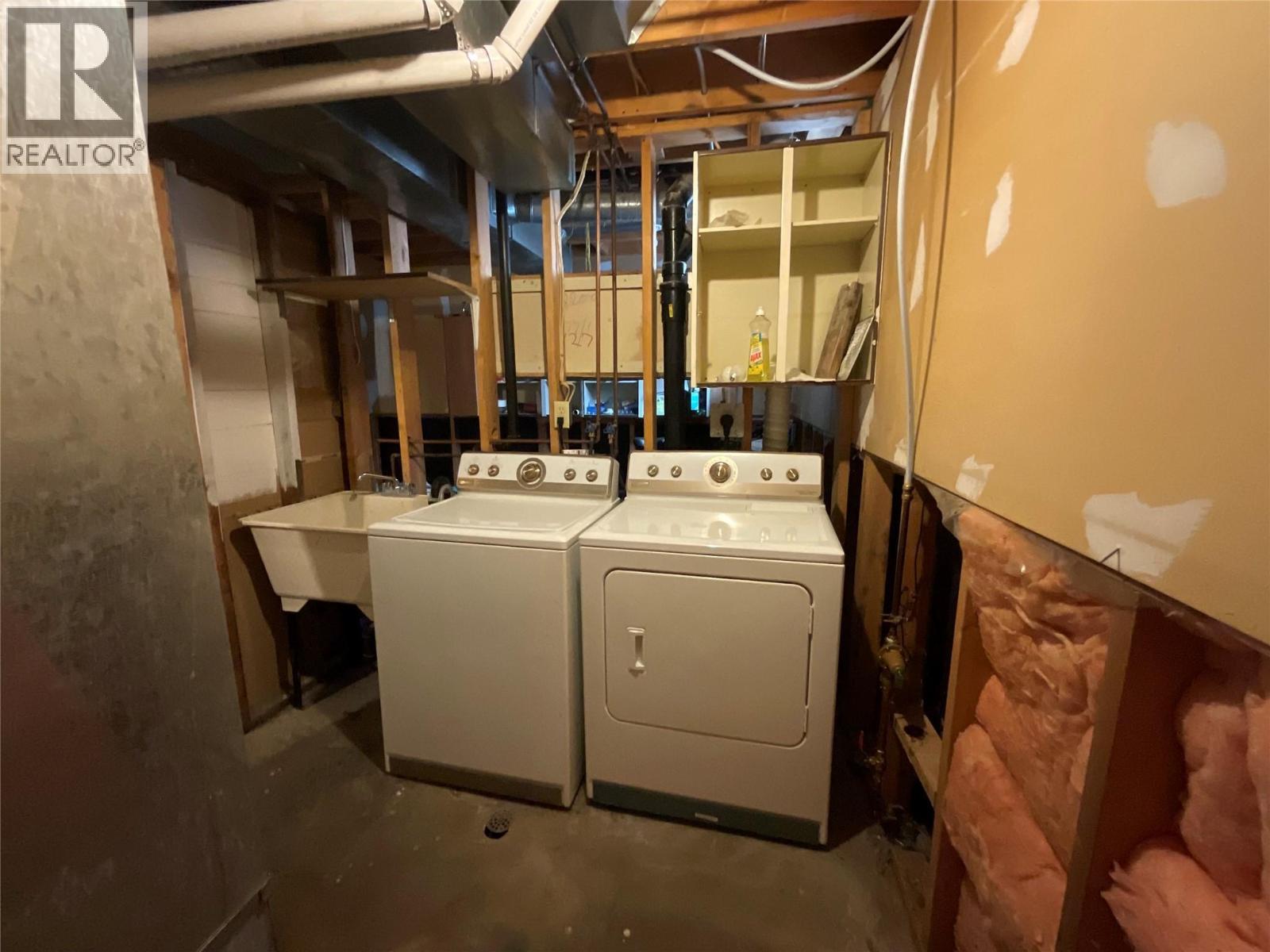 64 Merrick Place, Tumbler Ridge, BC - Indoor Photo Showing Laundry Room