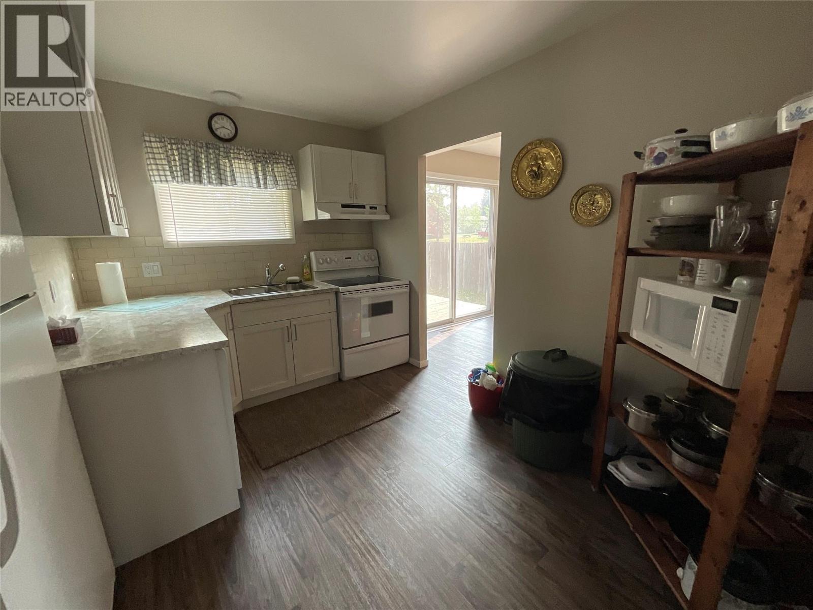 64 Merrick Place, Tumbler Ridge, BC - Indoor Photo Showing Kitchen