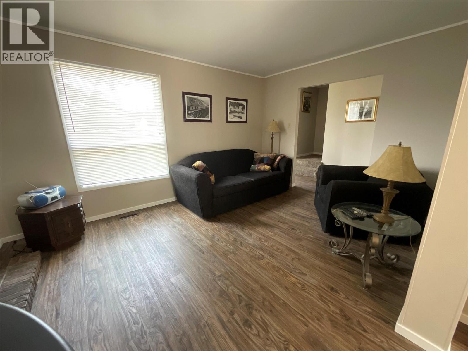 64 Merrick Place, Tumbler Ridge, BC - Indoor Photo Showing Living Room