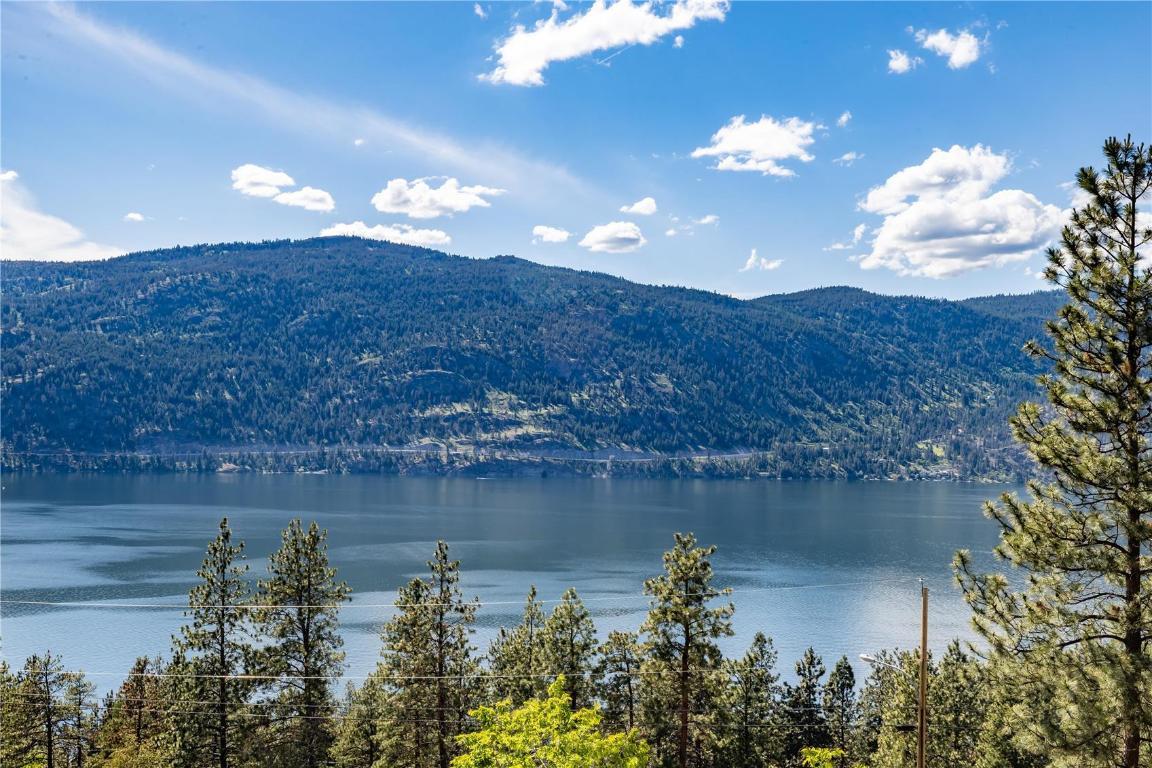 2455 Arthur Court, Kelowna, BC