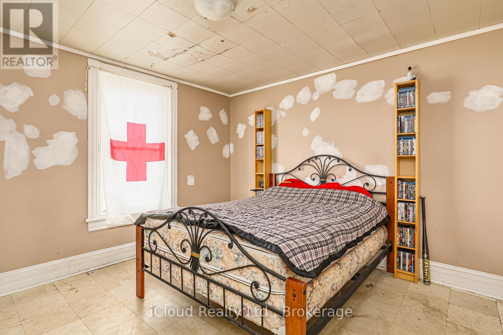 1085 3Rd A Avenue E, Owen Sound, ON - Indoor Photo Showing Bedroom