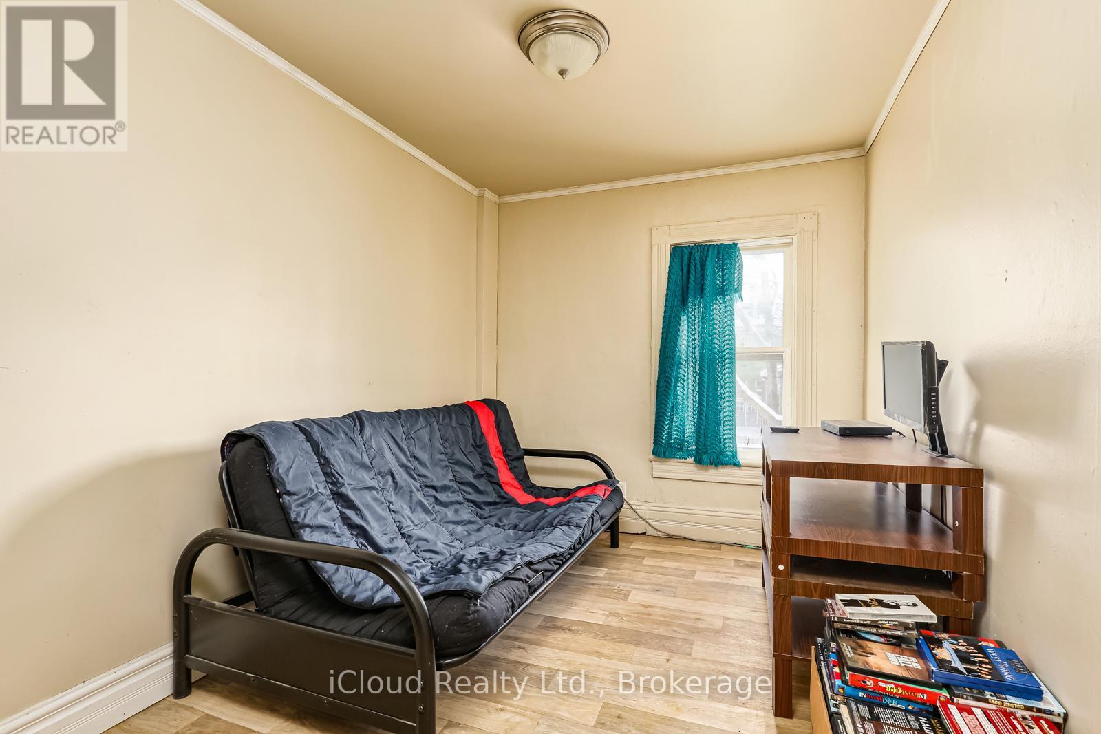 1085 3Rd A Avenue E, Owen Sound, ON - Indoor Photo Showing Other Room