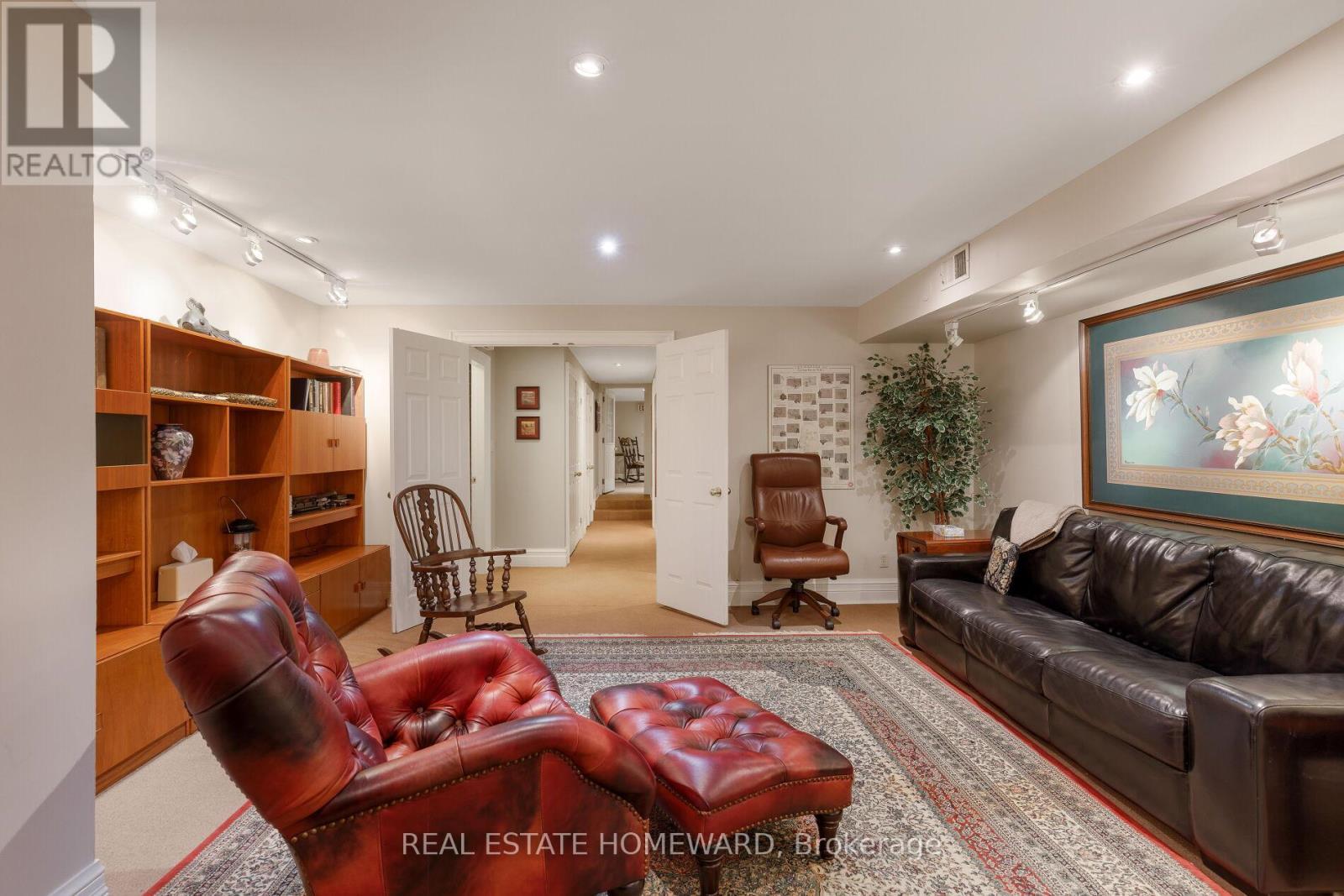 6 Main Street, Toronto, ON - Indoor Photo Showing Living Room