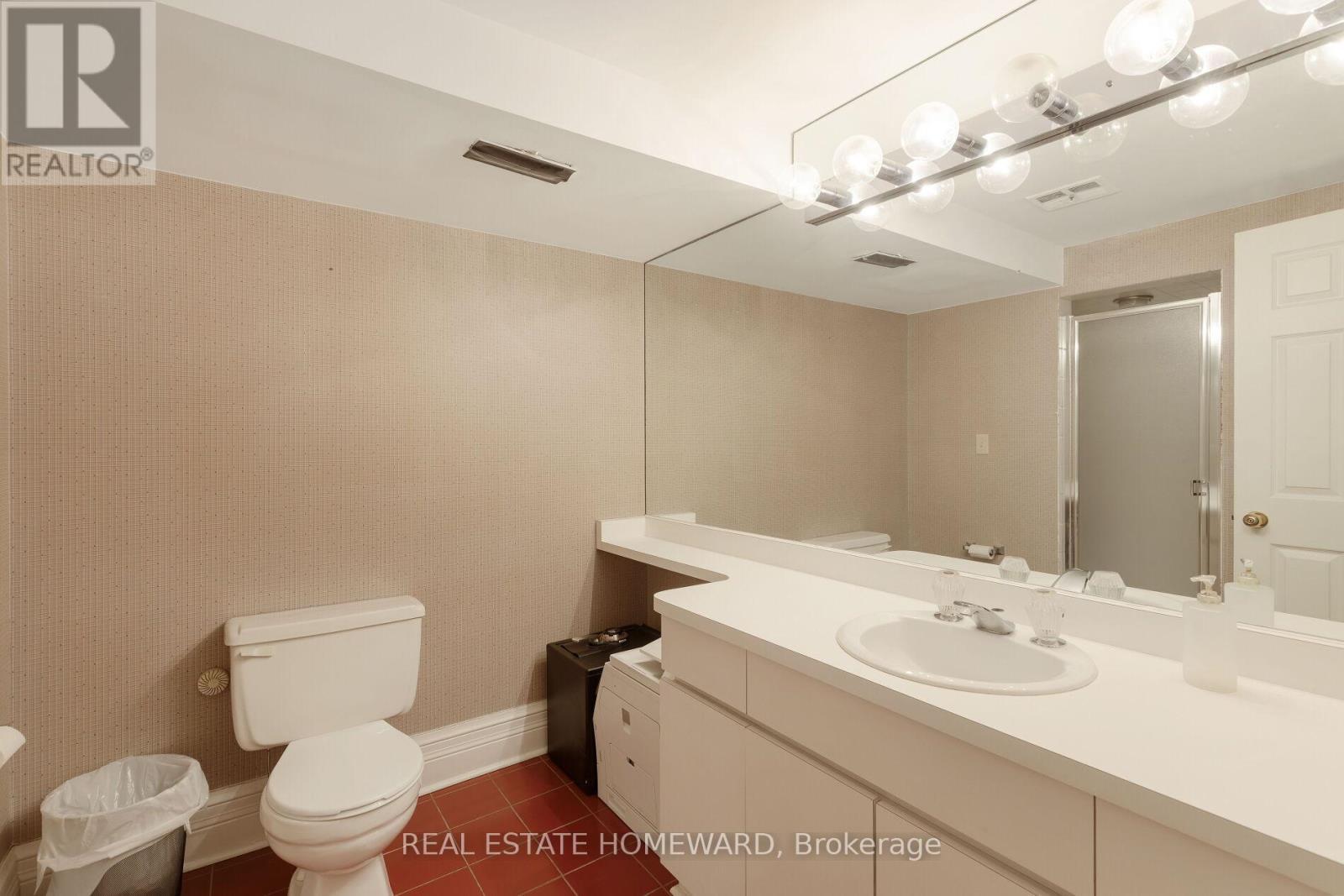 6 Main Street, Toronto, ON - Indoor Photo Showing Bathroom