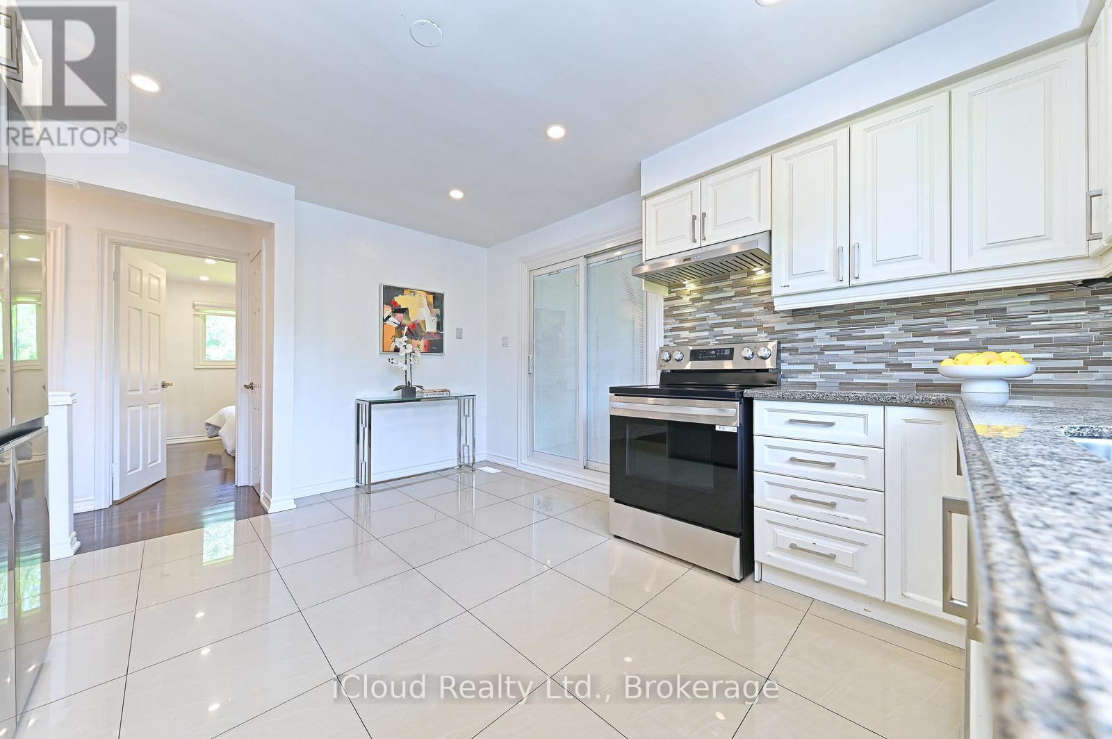 2101 Parkway Drive, Burlington, ON - Indoor Photo Showing Kitchen