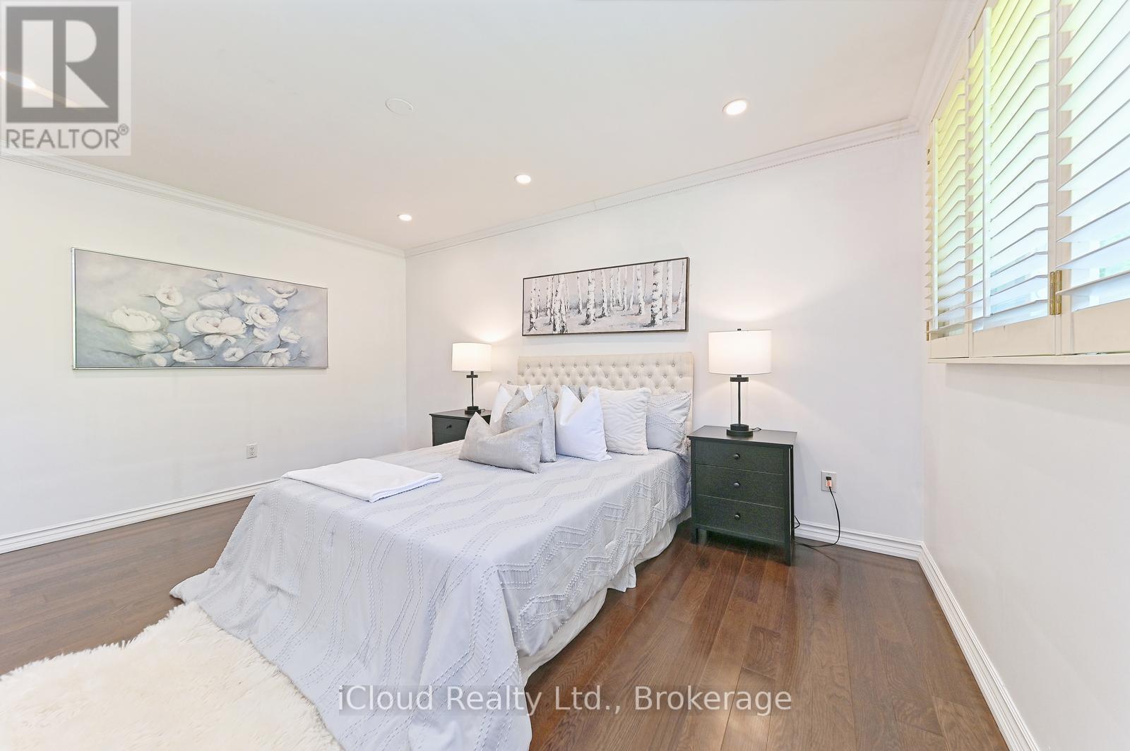 2101 Parkway Drive, Burlington, ON - Indoor Photo Showing Bedroom