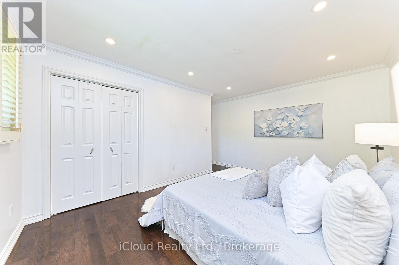 2101 Parkway Drive, Burlington, ON - Indoor Photo Showing Bedroom