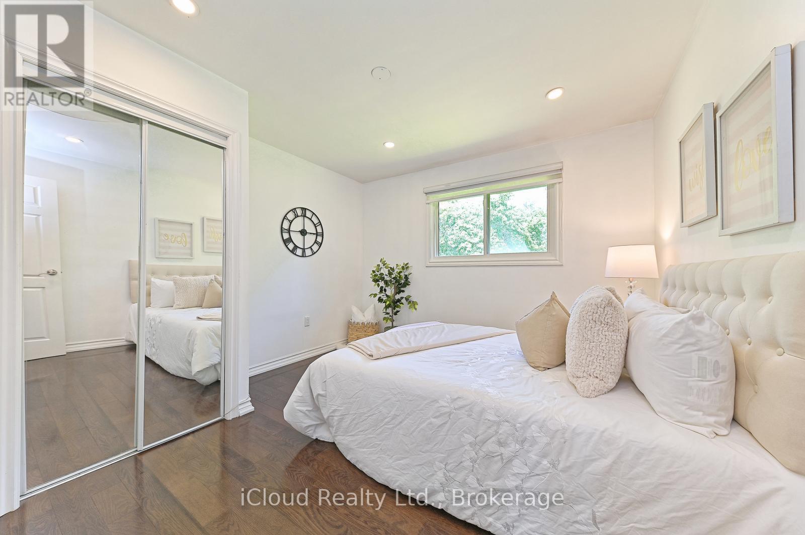 2101 Parkway Drive, Burlington, ON - Indoor Photo Showing Bedroom