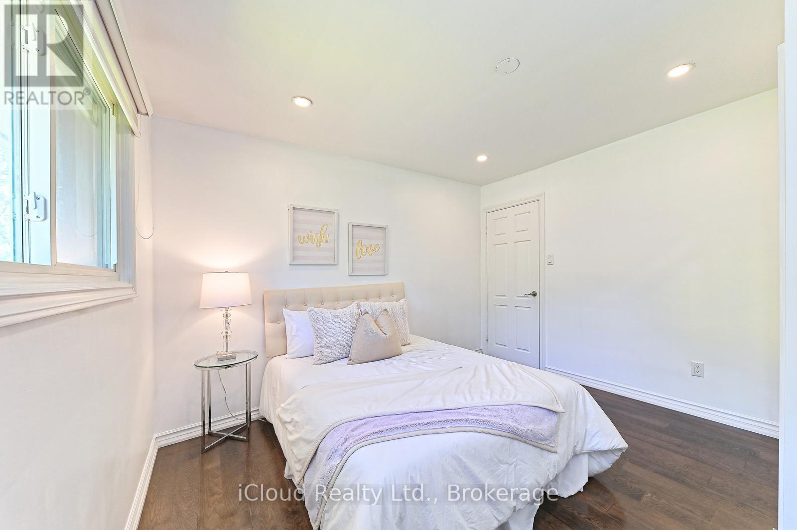 2101 Parkway Drive, Burlington, ON - Indoor Photo Showing Bedroom