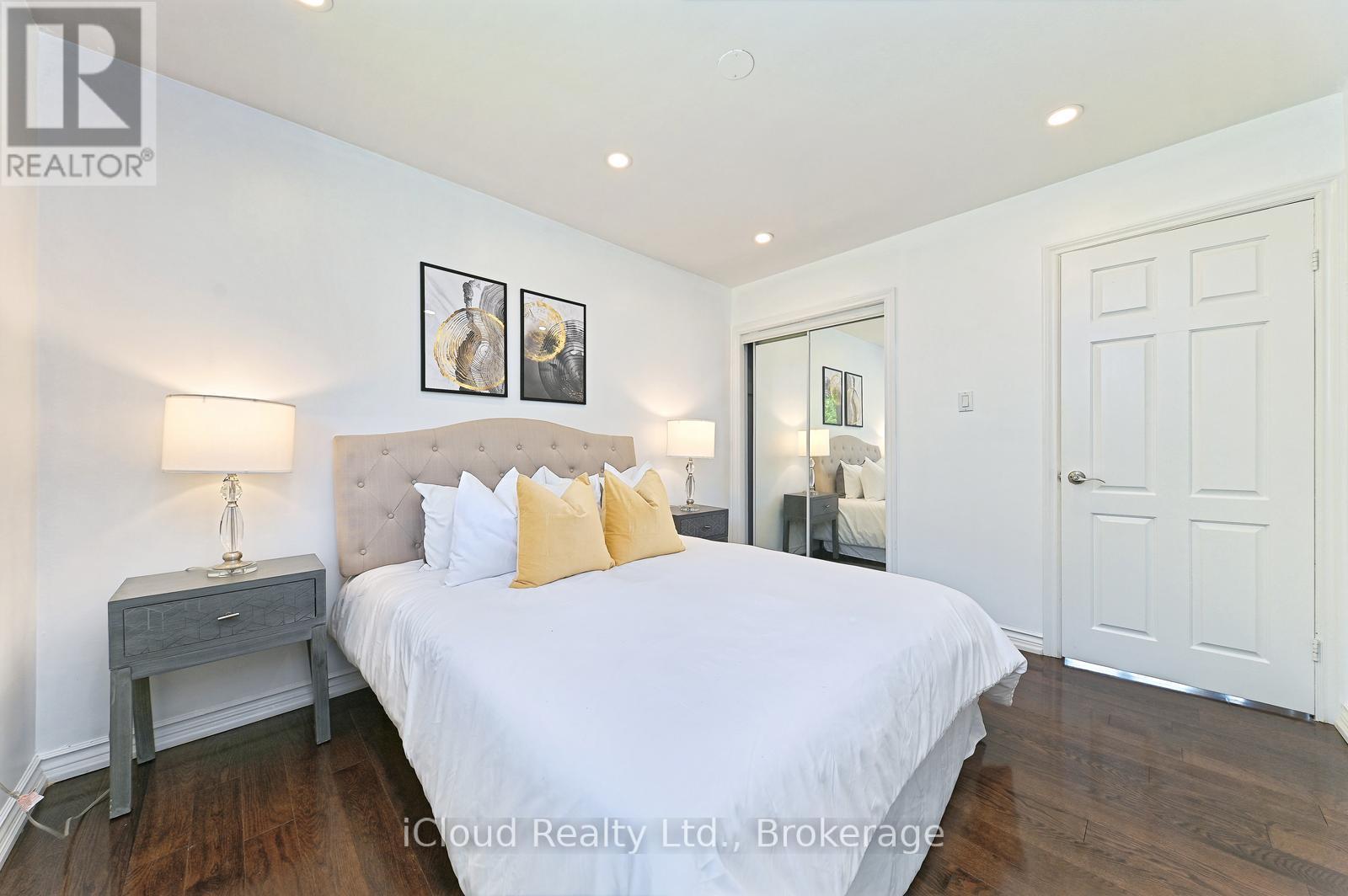 2101 Parkway Drive, Burlington, ON - Indoor Photo Showing Bedroom