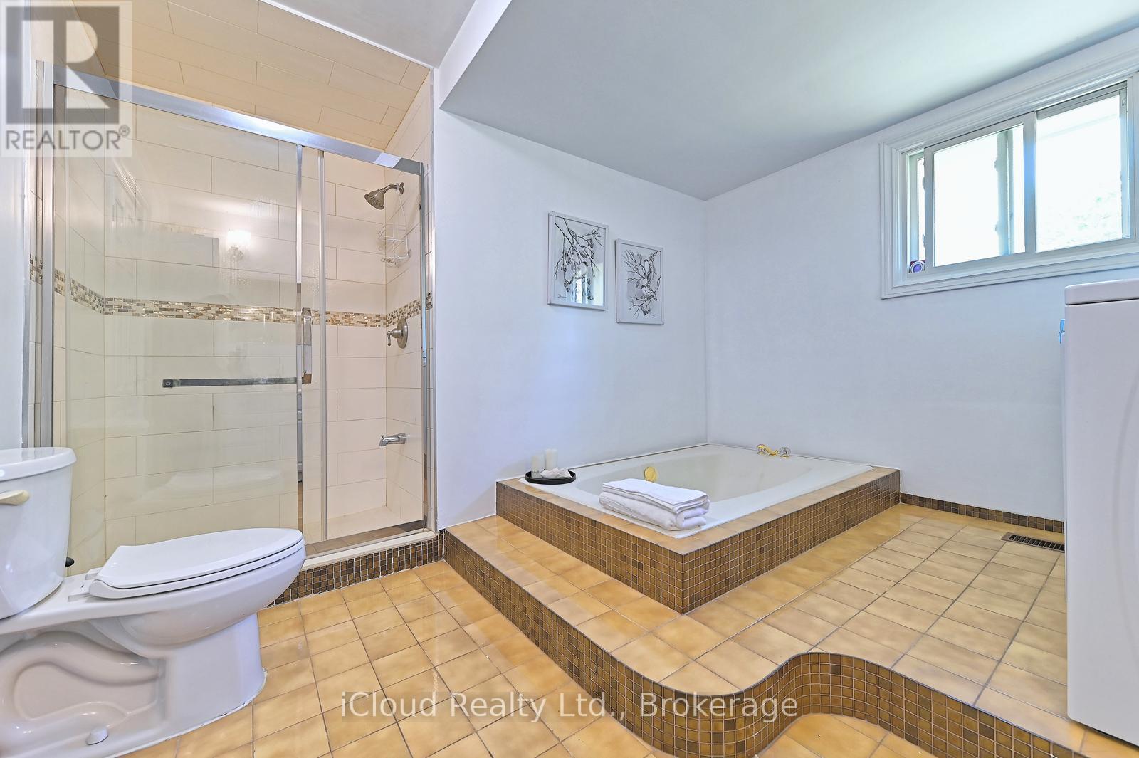 2101 Parkway Drive, Burlington, ON - Indoor Photo Showing Bathroom