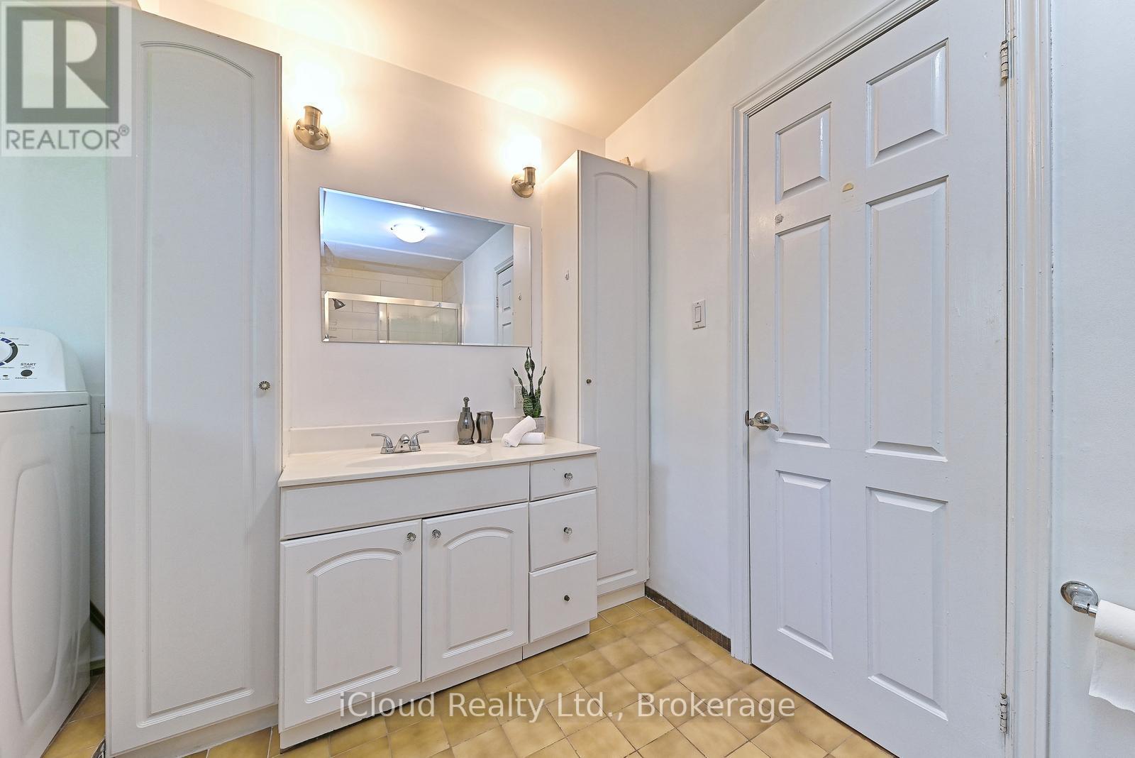 2101 Parkway Drive, Burlington, ON - Indoor Photo Showing Other Room