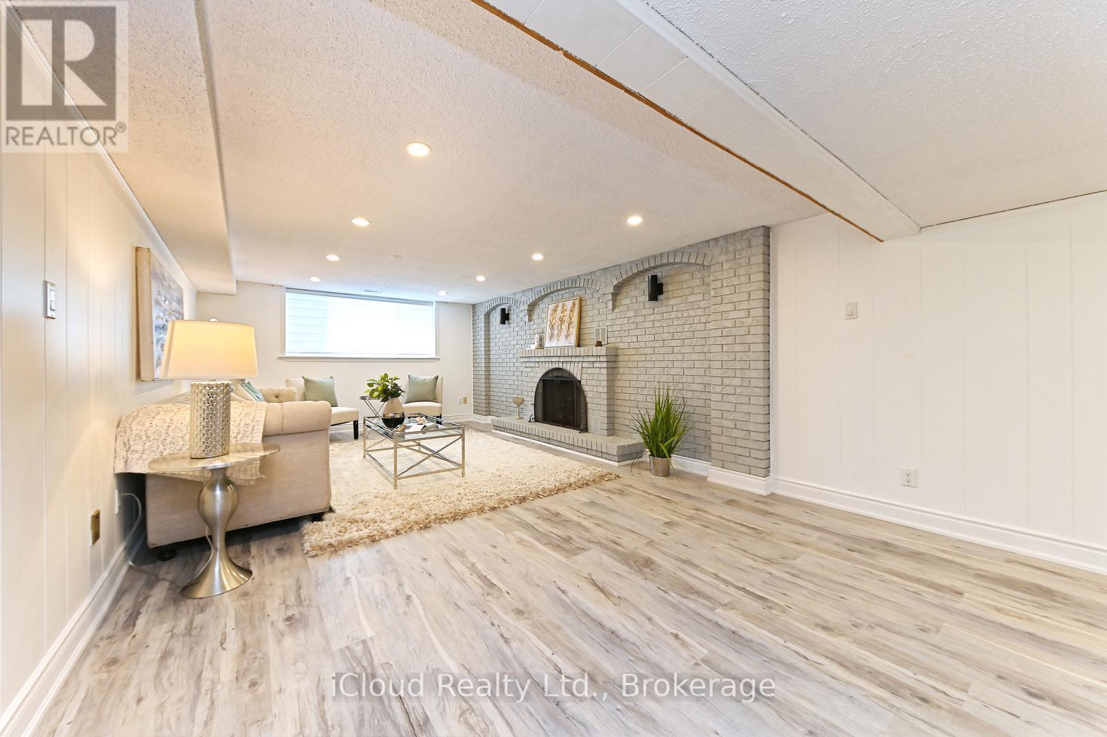 2101 Parkway Drive, Burlington, ON - Indoor