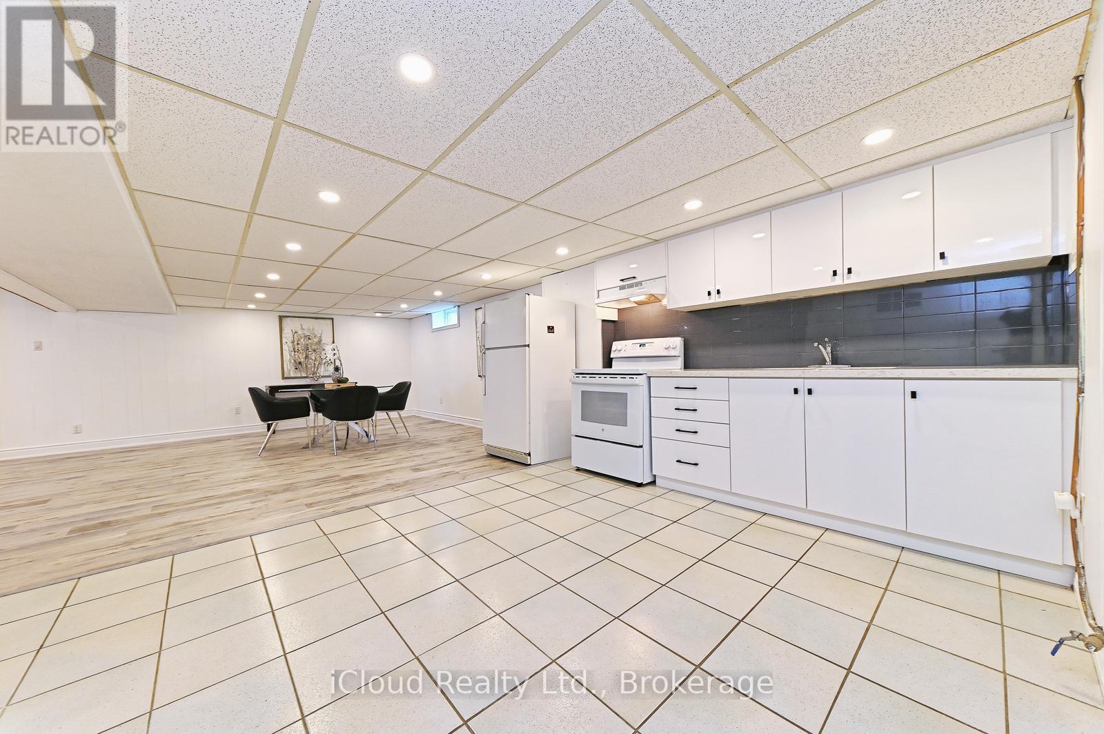 2101 Parkway Drive, Burlington, ON - Indoor