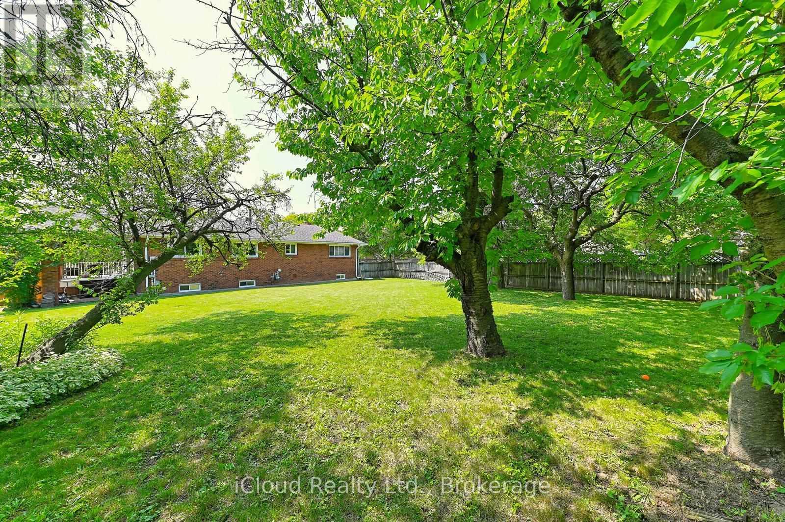 2101 Parkway Drive, Burlington, ON - Outdoor