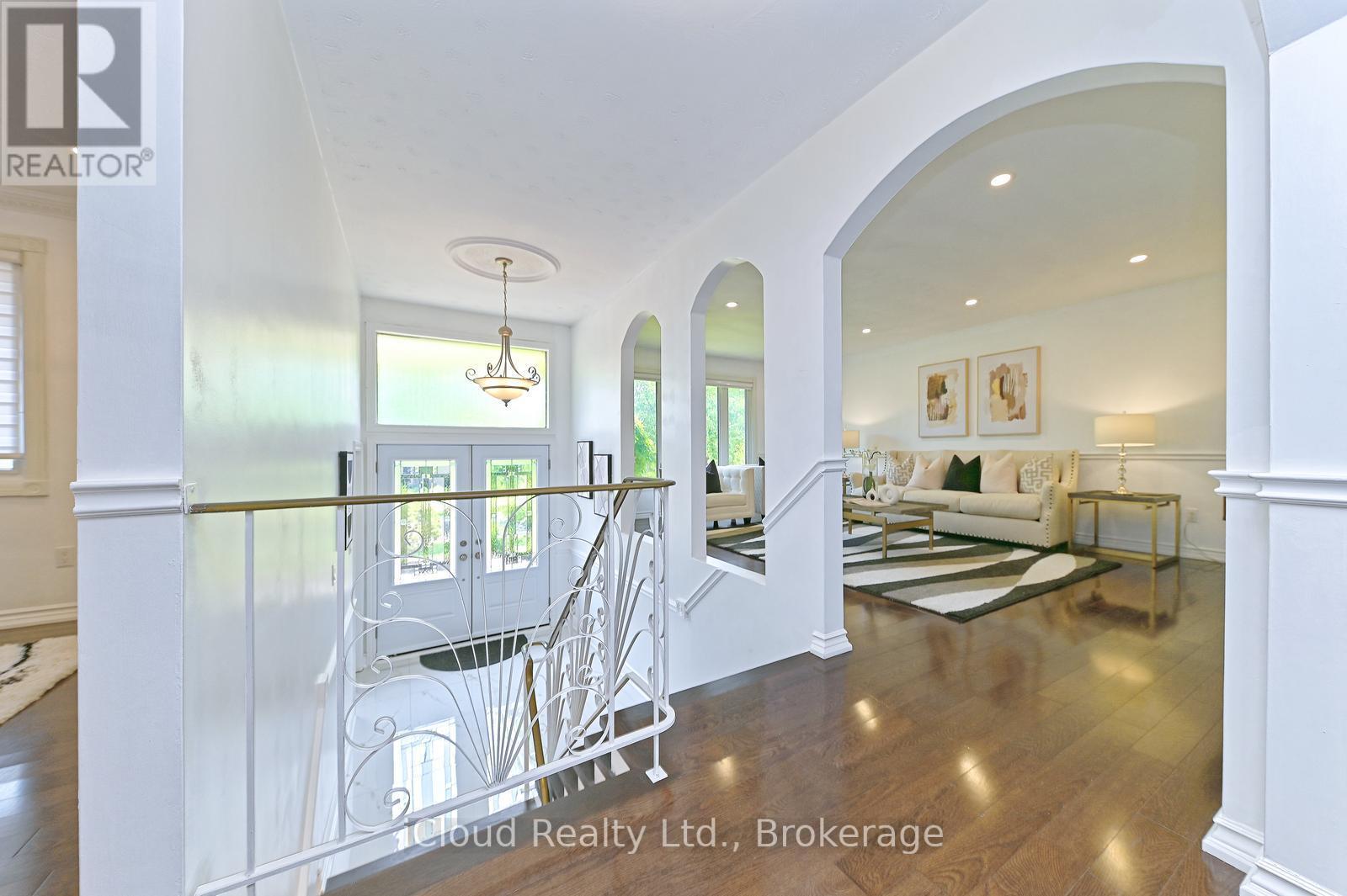 2101 Parkway Drive, Burlington, ON - Indoor Photo Showing Other Room