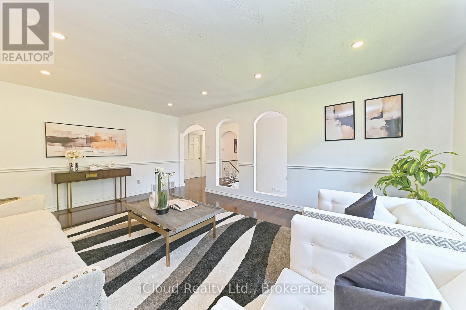 2101 Parkway Drive, Burlington, ON - Indoor Photo Showing Other Room