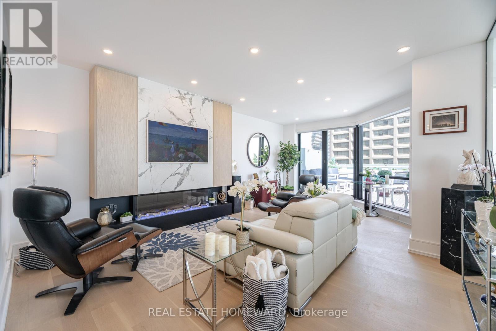 Living rm - Picture frame TV - Ph2 - 10 Queens Quay W, Toronto, ON - Indoor Photo Showing Living Room