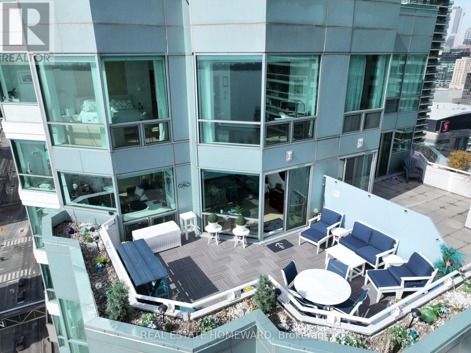 Aerial view of terrace - Ph2 - 10 Queens Quay W, Toronto, ON - Outdoor