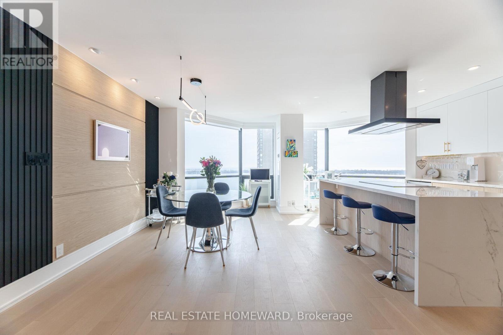 Paneled dining wall - Ph2 - 10 Queens Quay W, Toronto, ON - Indoor