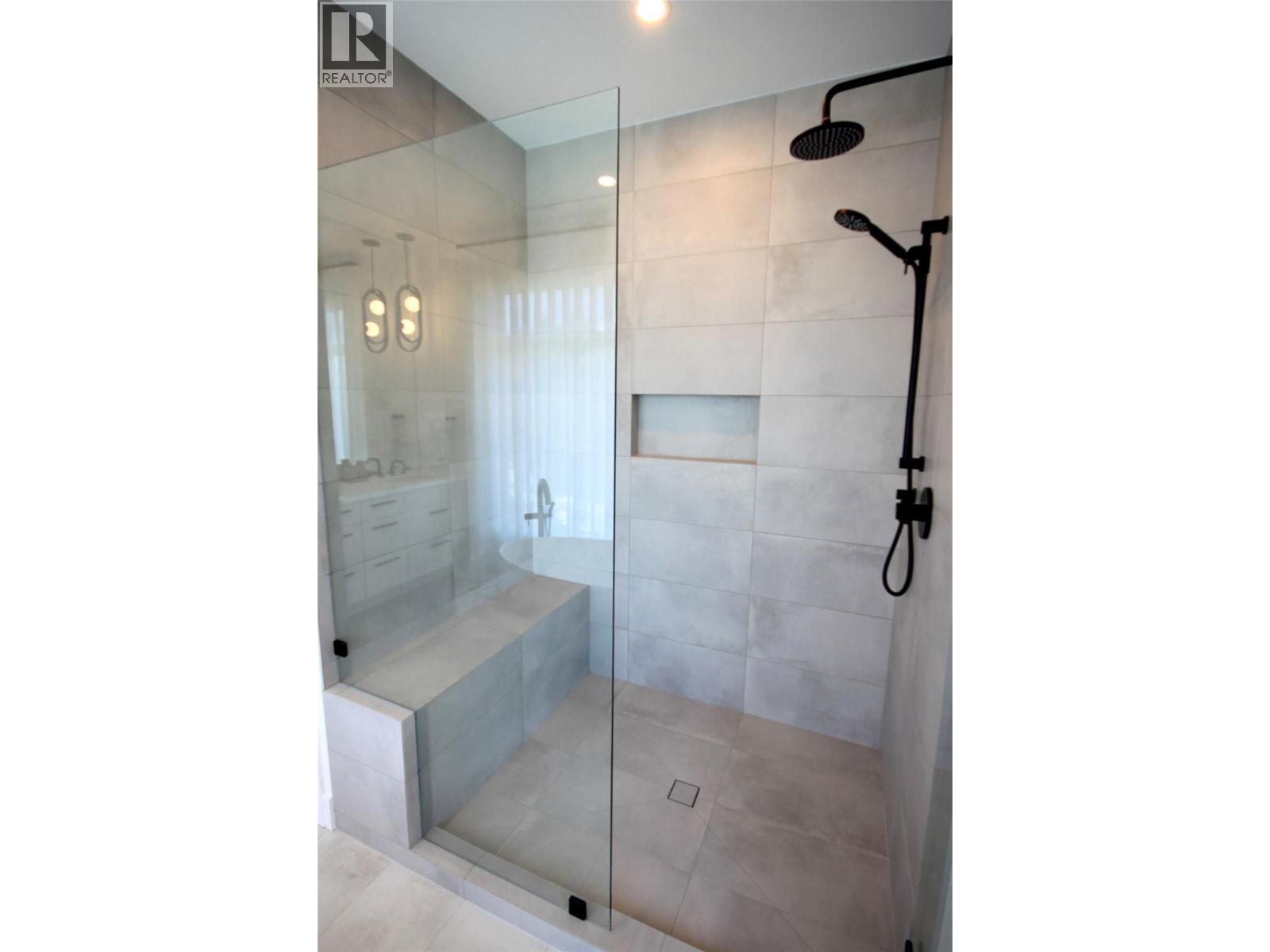 7920 Kidston Road Unit# 7, Coldstream, BC - Indoor Photo Showing Bathroom