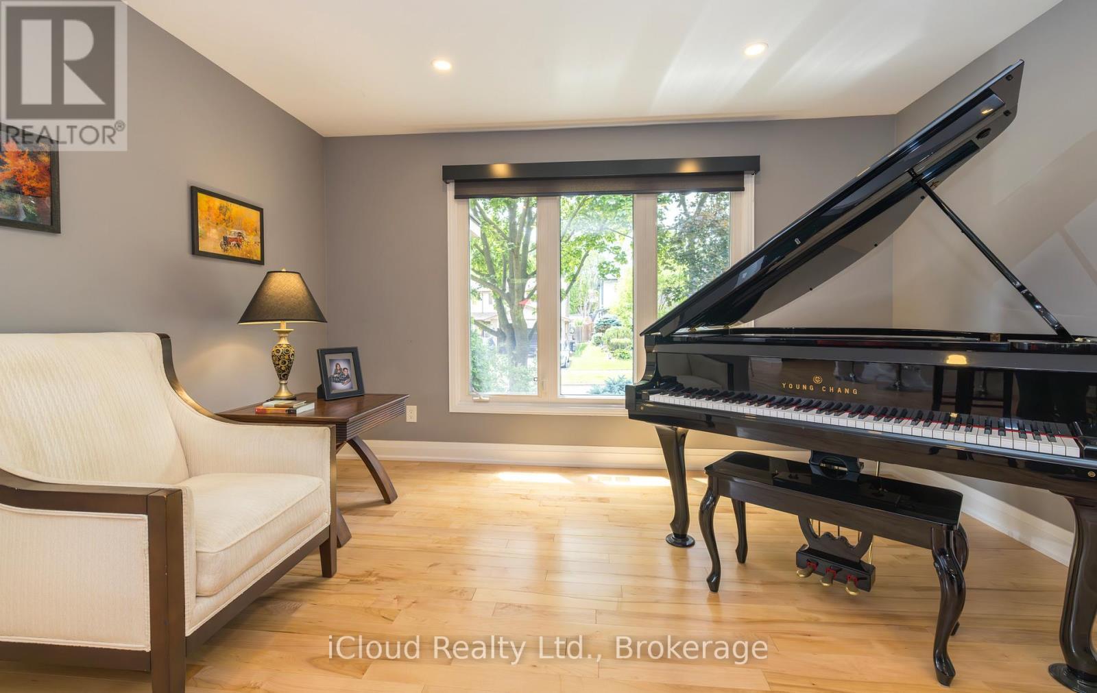 2183 Sandringham Drive, Burlington, ON - Indoor Photo Showing Other Room