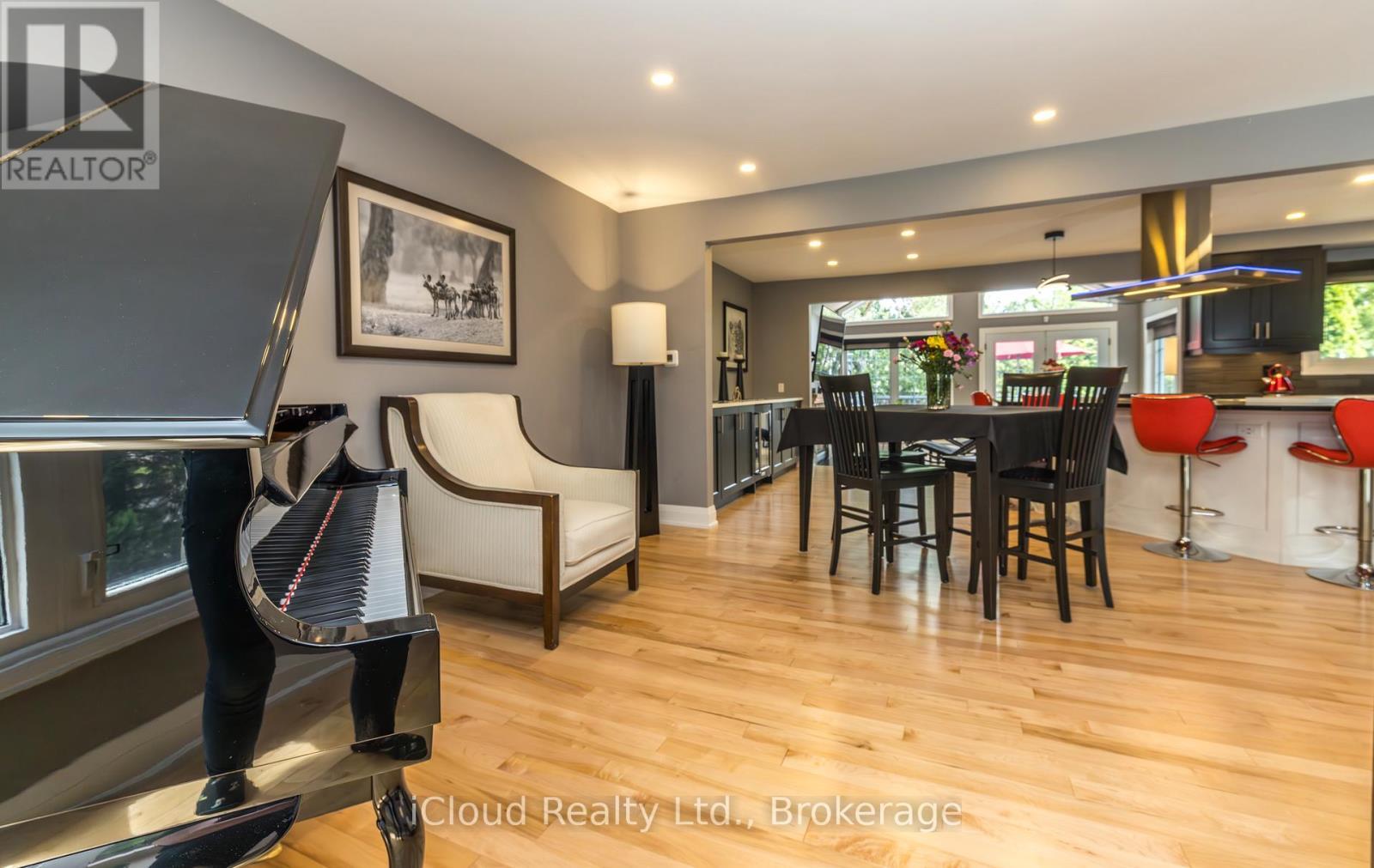 2183 Sandringham Drive, Burlington, ON - Indoor Photo Showing Dining Room
